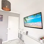 Pure Bliss Luxury Beachfront Apartment With Panoramic Sea Views, Electric Bbq And More Appartamento Agía Triáda