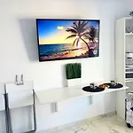 Pure Bliss Luxury Beachfront Apartment With Panoramic Sea Views, Electric Bbq And More Lägenhet Agia Trias