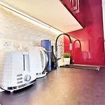 Pure Bliss Luxury Beachfront Apartment With Panoramic Sea Views, Electric Bbq And More Lägenhet *